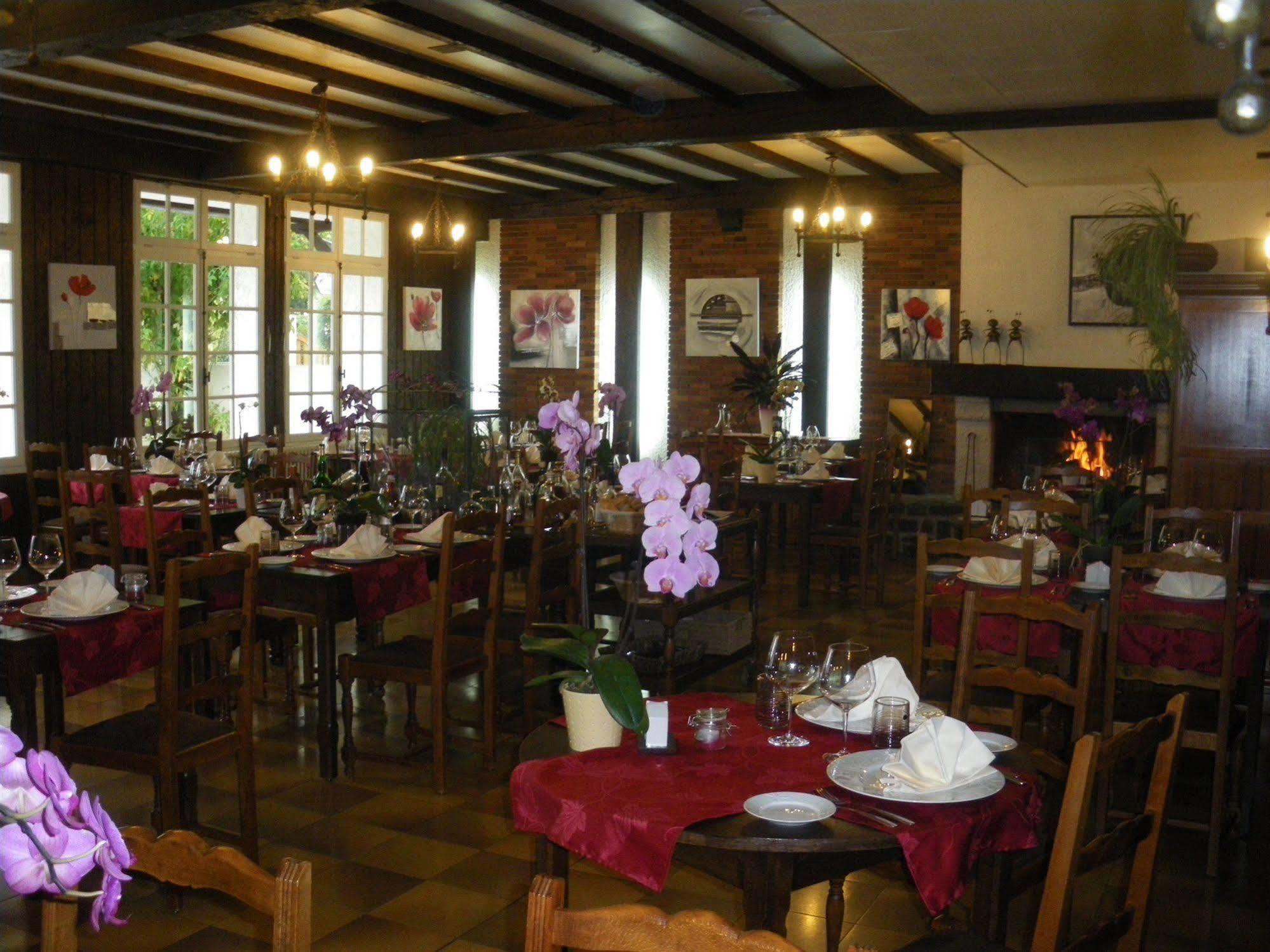 Hotel Du Commerce Chez Stephane Roumazières Zewnętrze zdjęcie