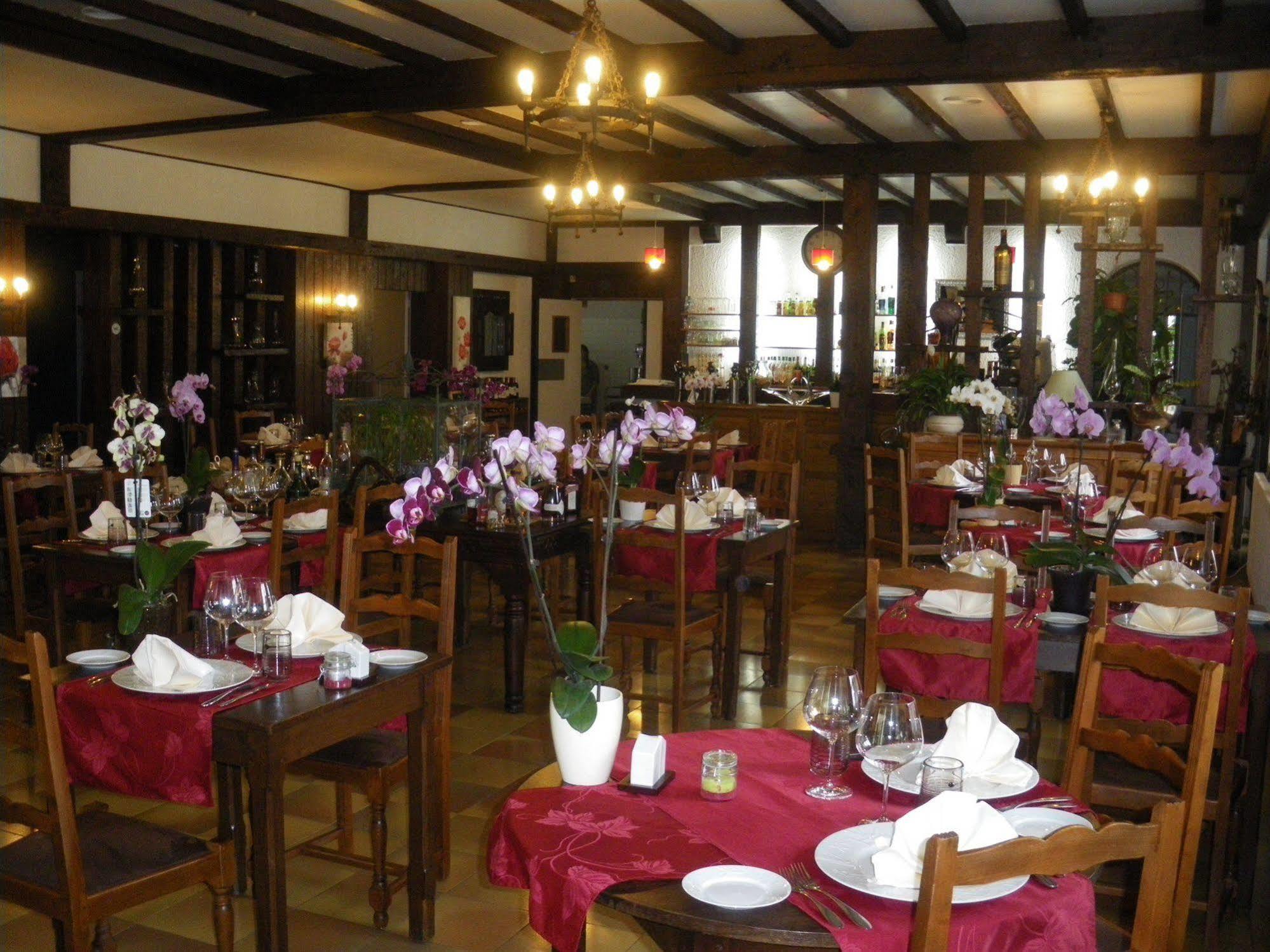 Hotel Du Commerce Chez Stephane Roumazières Zewnętrze zdjęcie
