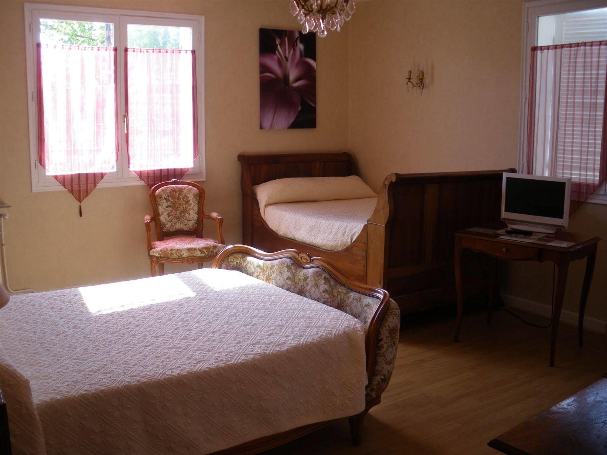 Hotel Du Commerce Chez Stephane Roumazières Zewnętrze zdjęcie