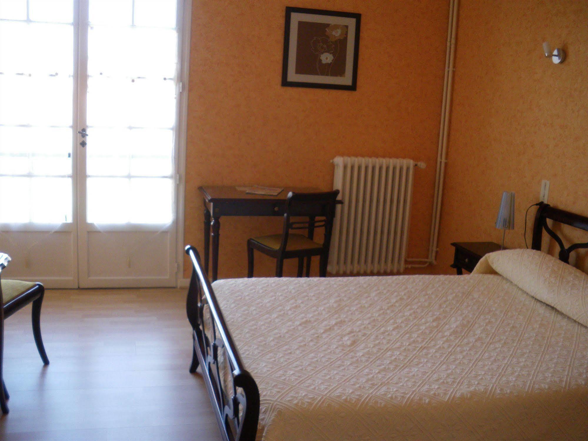 Hotel Du Commerce Chez Stephane Roumazières Zewnętrze zdjęcie