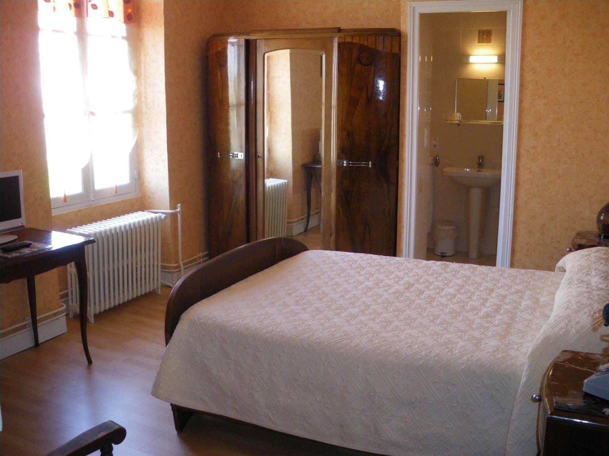 Hotel Du Commerce Chez Stephane Roumazières Zewnętrze zdjęcie