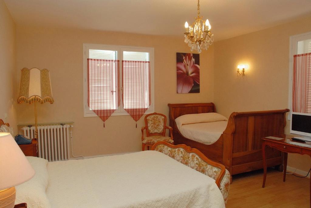 Hotel Du Commerce Chez Stephane Roumazières Zewnętrze zdjęcie