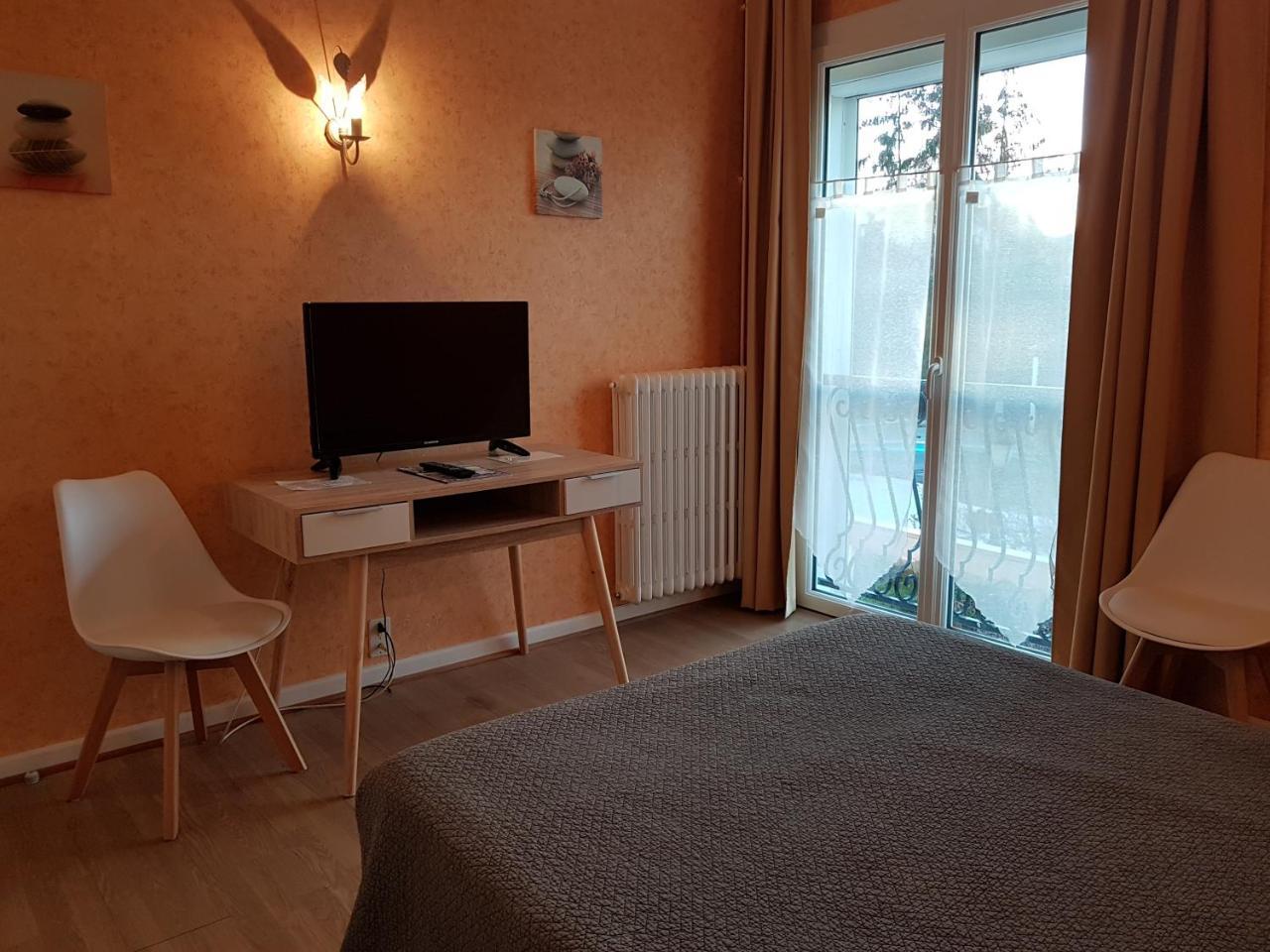 Hotel Du Commerce Chez Stephane Roumazières Zewnętrze zdjęcie
