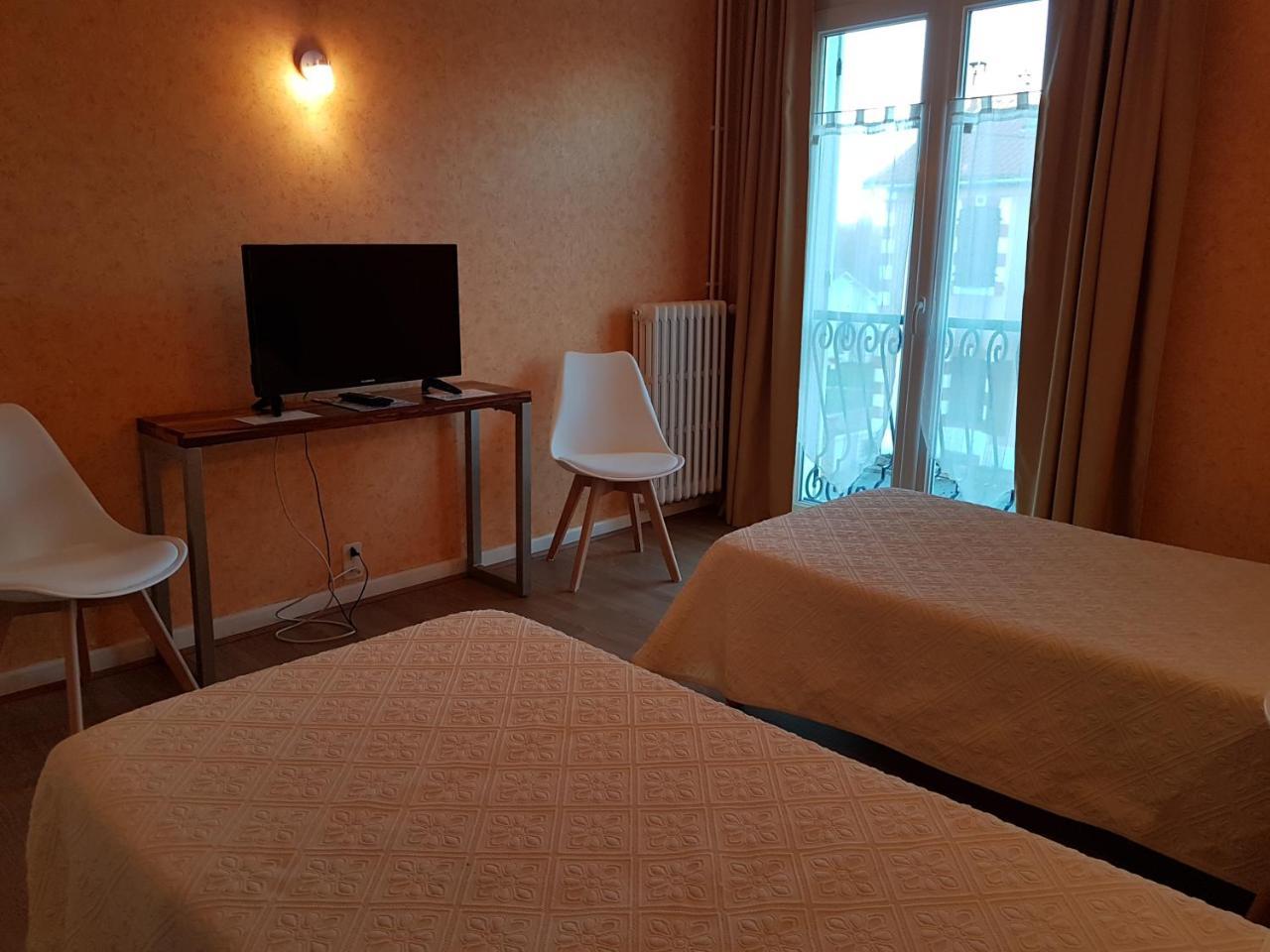 Hotel Du Commerce Chez Stephane Roumazières Zewnętrze zdjęcie