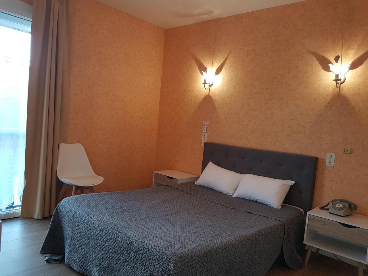 Hotel Du Commerce Chez Stephane Roumazières Zewnętrze zdjęcie