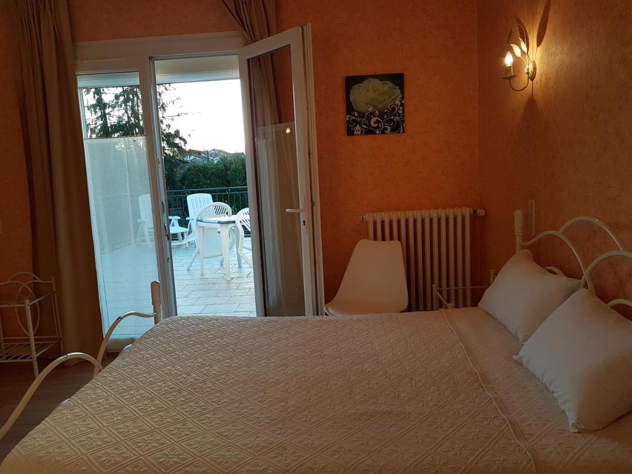 Hotel Du Commerce Chez Stephane Roumazières Zewnętrze zdjęcie