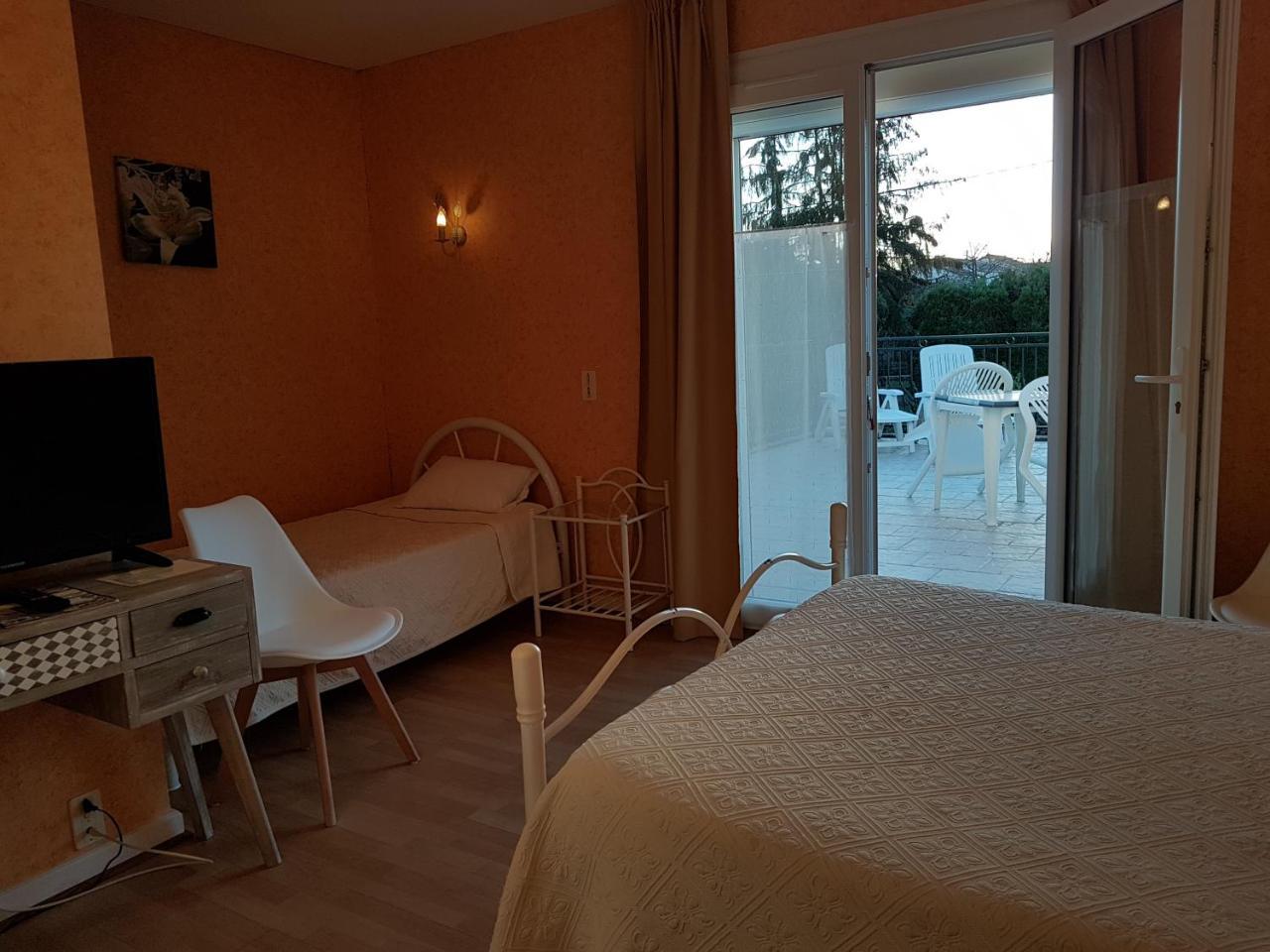 Hotel Du Commerce Chez Stephane Roumazières Zewnętrze zdjęcie