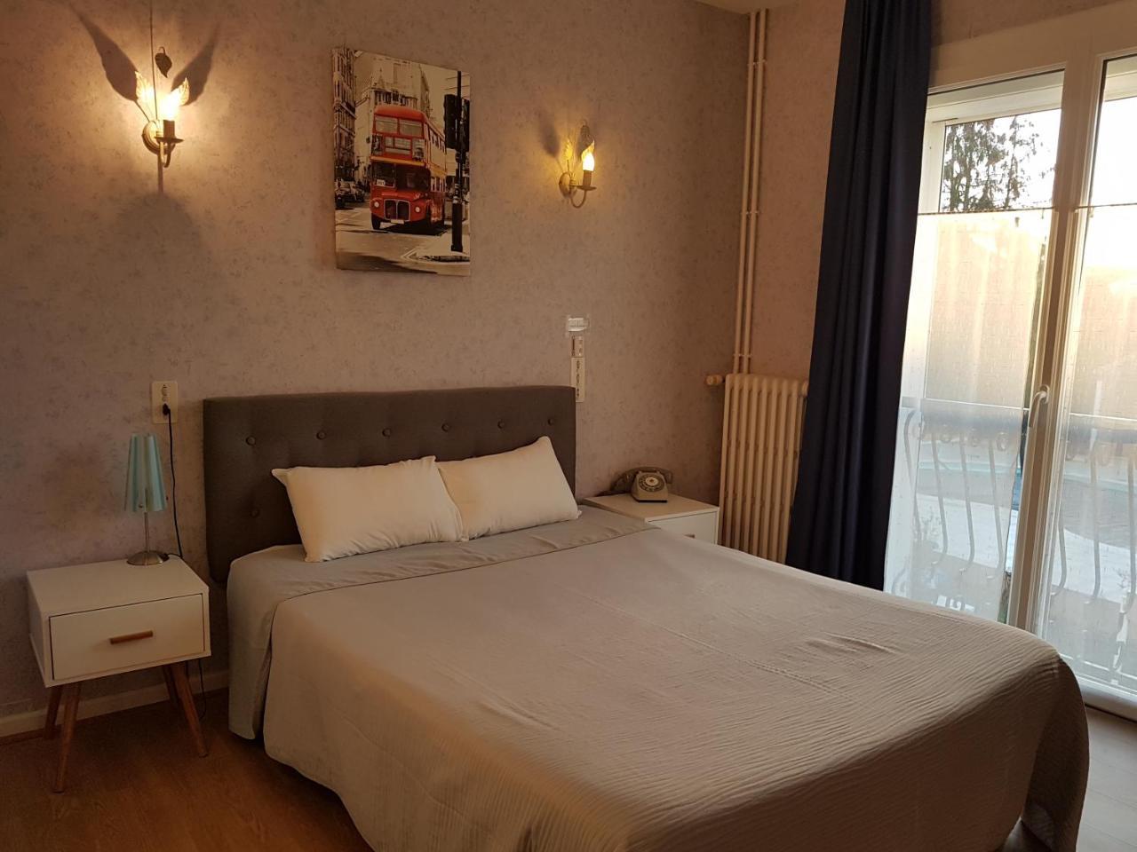 Hotel Du Commerce Chez Stephane Roumazières Zewnętrze zdjęcie